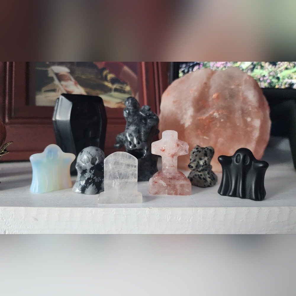 SPOOOKY SEASON! Assorted Stone Figurines Set - Black, White, Pink, Gray